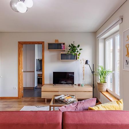 A Pop Of Color By Lovelystay Porto Luaran gambar