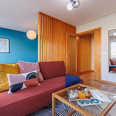 A Pop Of Color By Lovelystay Porto Luaran gambar