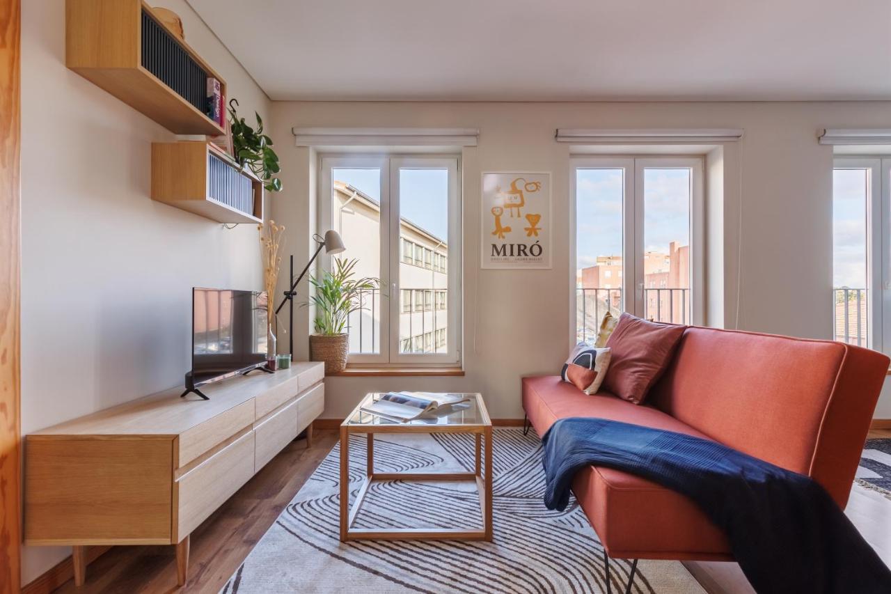 A Pop Of Color By Lovelystay Porto Luaran gambar