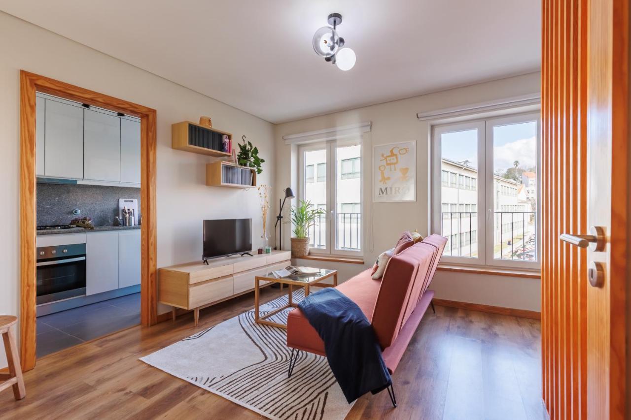 A Pop Of Color By Lovelystay Porto Luaran gambar