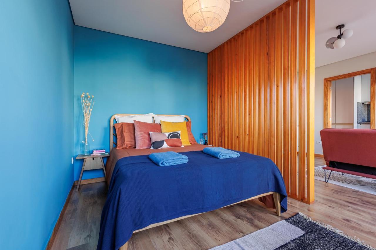 A Pop Of Color By Lovelystay Porto Luaran gambar