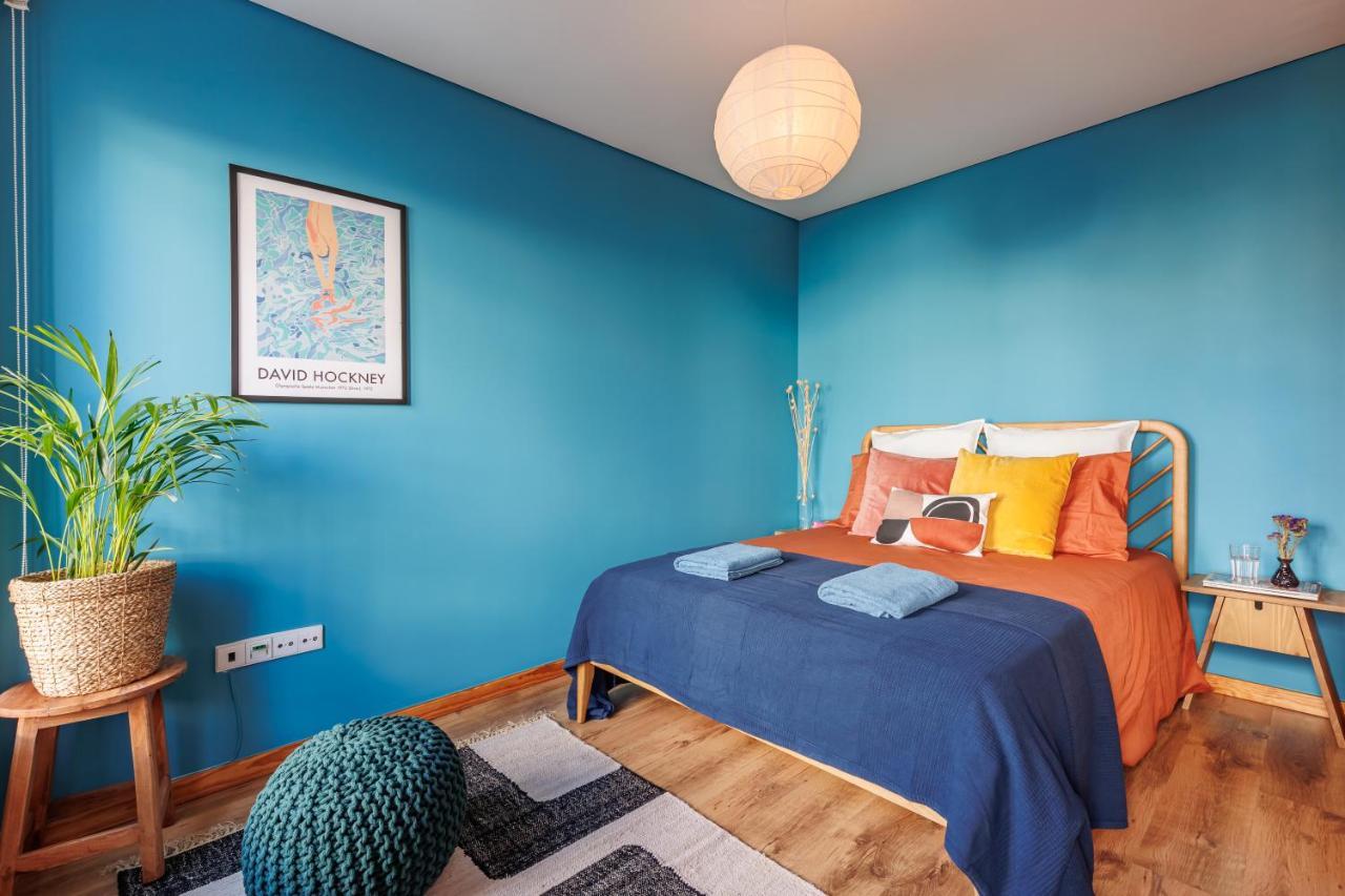 A Pop Of Color By Lovelystay Porto Luaran gambar