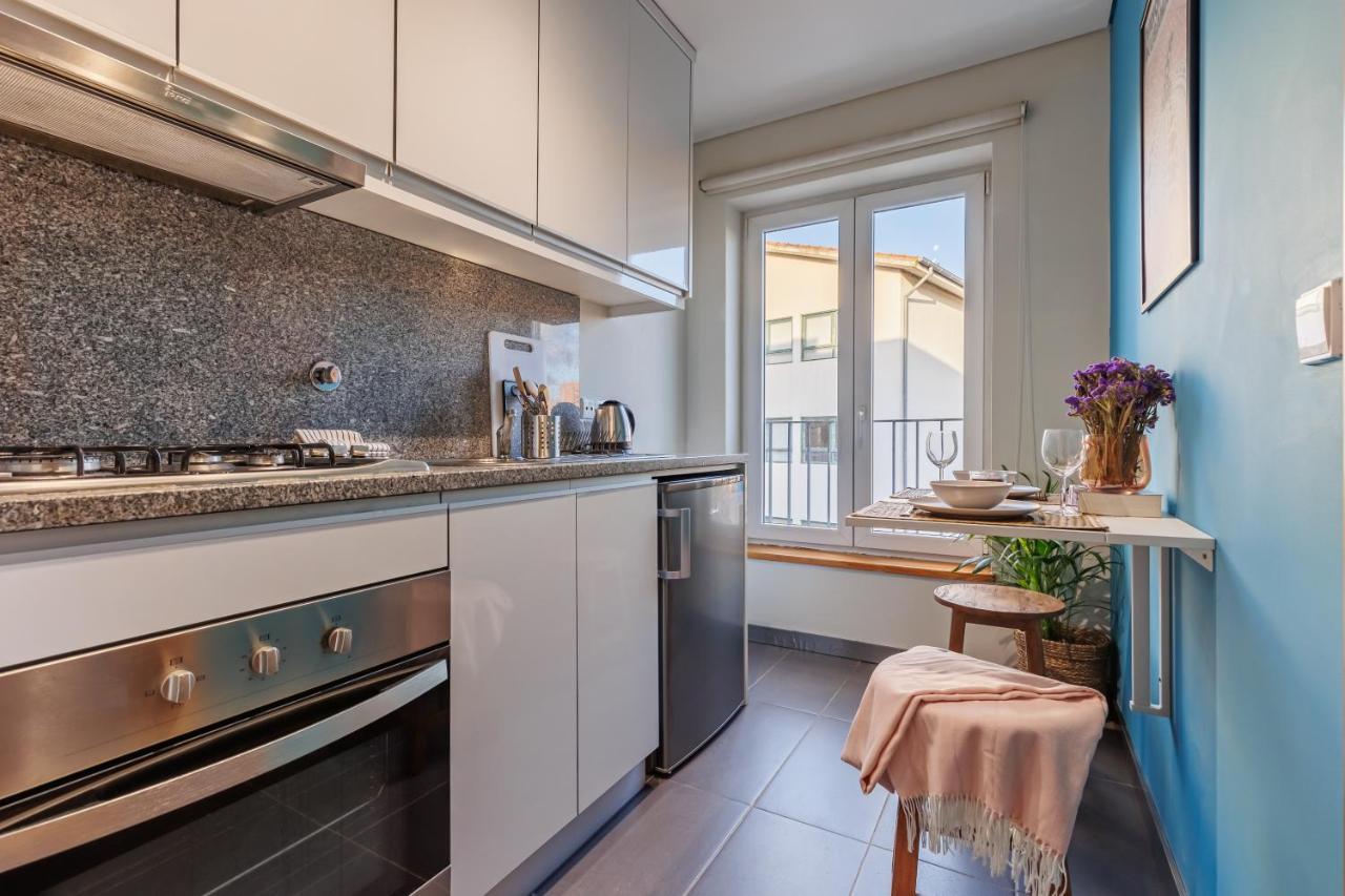 A Pop Of Color By Lovelystay Porto Luaran gambar