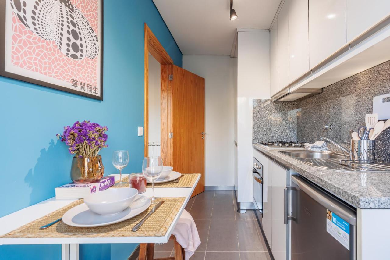A Pop Of Color By Lovelystay Porto Luaran gambar
