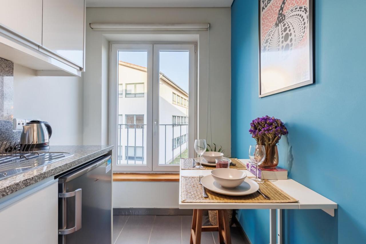 A Pop Of Color By Lovelystay Porto Luaran gambar